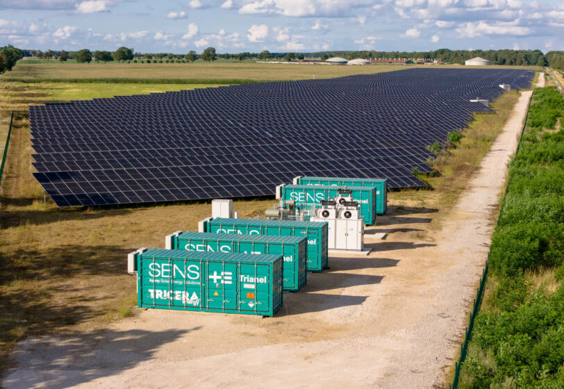 TRICERA-Batteriespeicher neben Photovoltaik-Anlage in Lübars